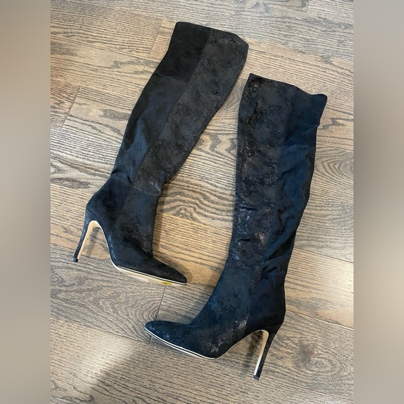 GUESS Black Boots - Picture 2 of 4